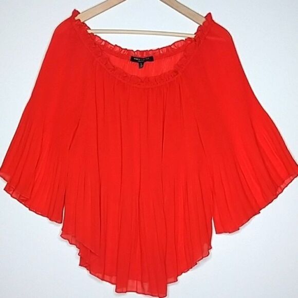 Romeo & Julie Red Chiffon Accordion Style Top L - Picture 2 of 8